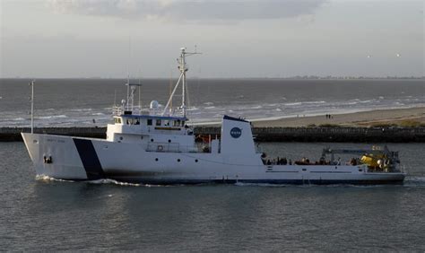 Nasa Recovery Ships Two Ordinary Vessels With An Extraordinary Payload Autoevolution