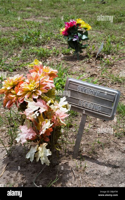 Falfurrias Texas Graves In Sacred Heart Cemetery Where The Remains