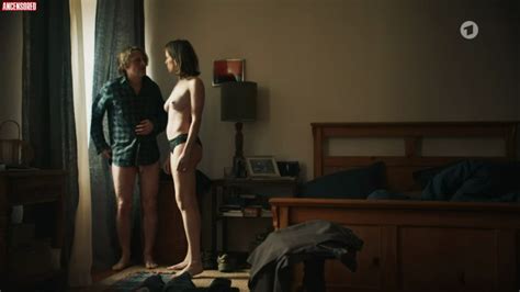 Naked Anne Schäfer in Tatort