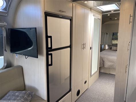 2021 Airstream Flying Cloud 27fbq Queen Hatch Rv For Sale In Millstone