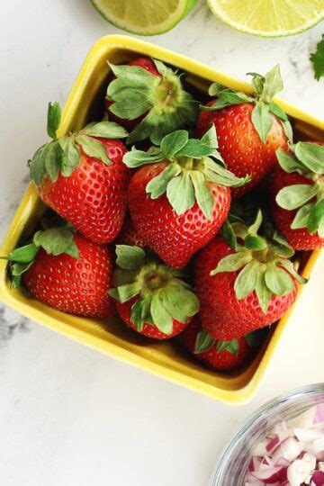 When is strawberry season? Here's your guide - Rhubarbarians