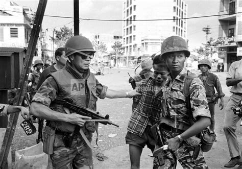 Vietnam War Saigon Execution Buy Photos Ap Images Detailview