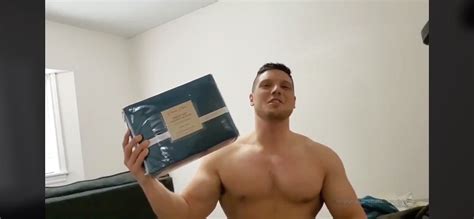 MUSCLE BOY FRANCIS SHOWING HOT BODY ThisVid