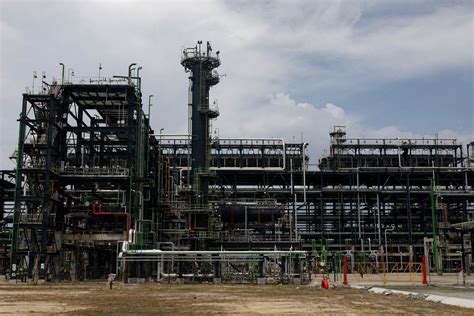 Nigeria Opens Africas Biggest Oil Refinery As It Tries To Boost