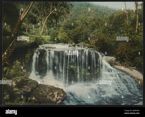 The Weeping Rock Wentworth Falls Stock Photo Alamy