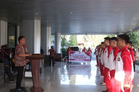 Bupati FDW Lepas Rombongan Tour Kebangsaan Anggota Paskibraka Tahun