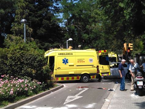 Accident Entre Un Cotxe I Una Moto Al Centre De Sant Cugat