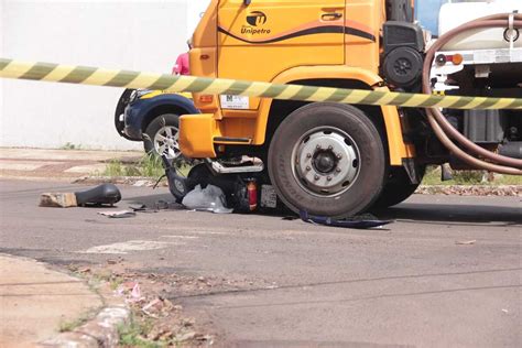 Câmera registrou momento do acidente que matou motociclista na Vila