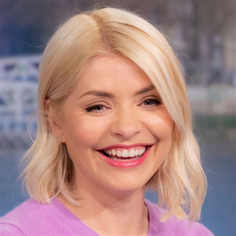 Holly Willoughby Returns To This Morning In A Gorgeous Collared Mini