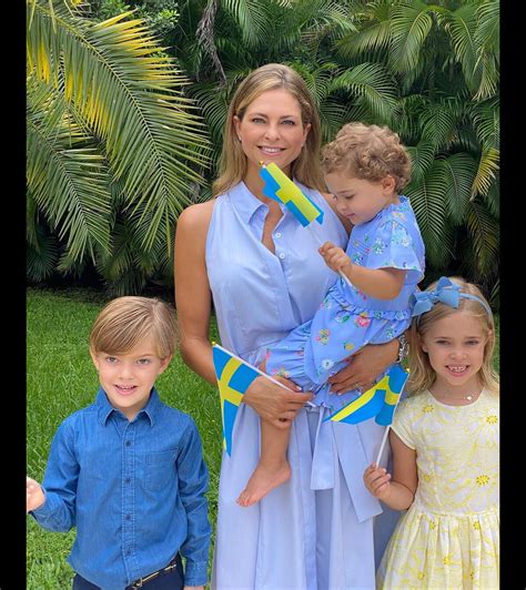 Photo La princesse Madeleine de Suède et ses trois enfants Leonore