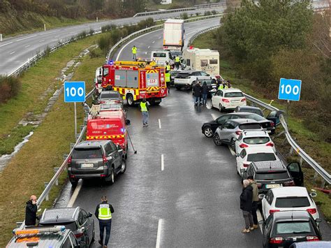 Doce heridos 14 vehículos siniestrados y coches de seguridad de Pedro