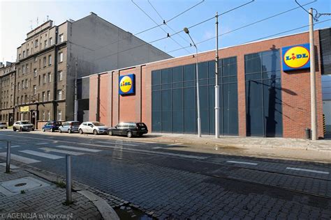 Dwunasty sklep sieci Lidl w Katowicach wyróżnia się kurtynową ścianą