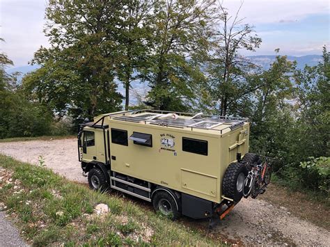 Camping Cars Tout Terrains Camion D Embouteillage