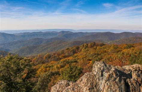 13 Unmissable Fall Foliage Views on Skyline Drive - The National Parks Experience