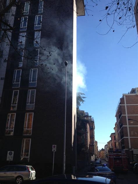 Spento L Incendio In Un Alloggio Al Quartiere Pista VIDEO E FOTO