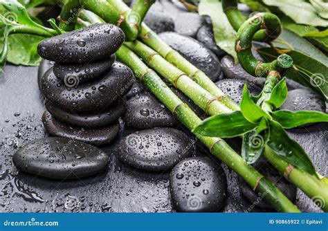 Termas Conceito Pedras E Bambu Do Zen Foto De Stock Imagem De