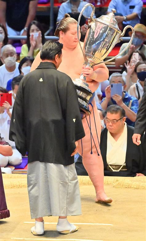 逸ノ城が初優勝 星が並んでいた照ノ富士が貴景勝に敗れる／名古屋場所千秋楽写真特集 大相撲ライブ速報写真ニュース 日刊スポーツ