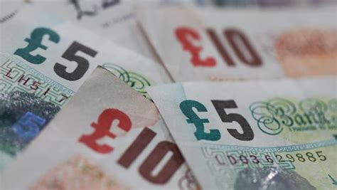 British Pound Sinks As Traders Pare Boe Rate Hike Bets Gbp Usd Dances