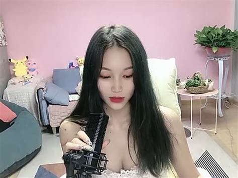 DarnaKiki Naked Stripping On Cam For Live Sex Video Chat Gyrls