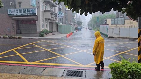 快訊／警報升級！15縣市豪、大雨特報｜東森新聞：新聞在哪 東森就在哪裡