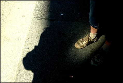 Fotos Gratis Mano Persona Zapato Ligero La Carretera Blanco