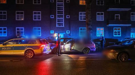 Verfolgungsjagd Quer Durch Hamburg Fl Chten Hier R Uber Vor Der Polizei