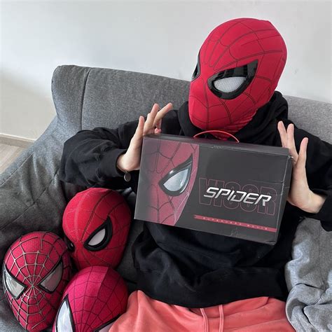 Spider Man Headgear Eye Movable Electric Blinking Mask Spider Man Hero