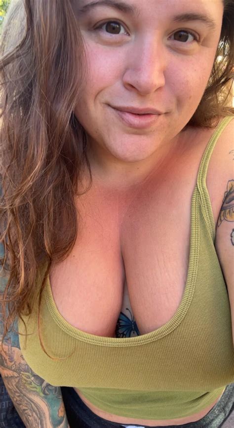 Bbw Stoner Covered In Tattoos Let My Curves Melt Your Stress Away