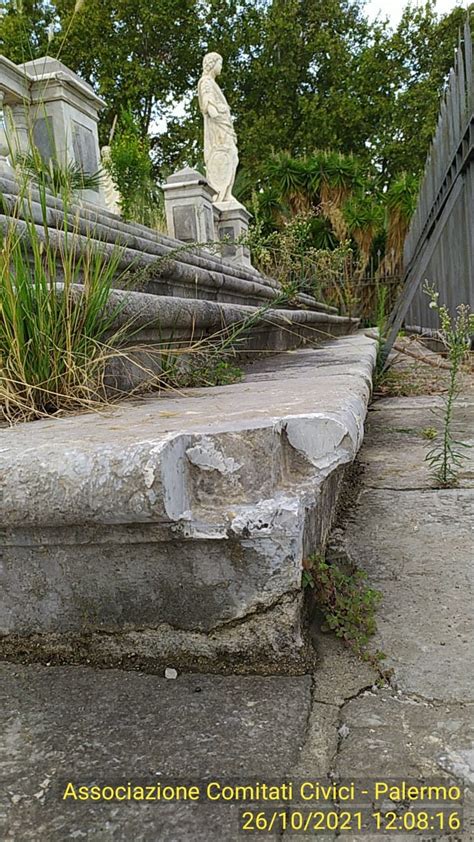 A Palermo Il Degrado Di Piazza Del Parlamento Sintetizza La Crisi Del