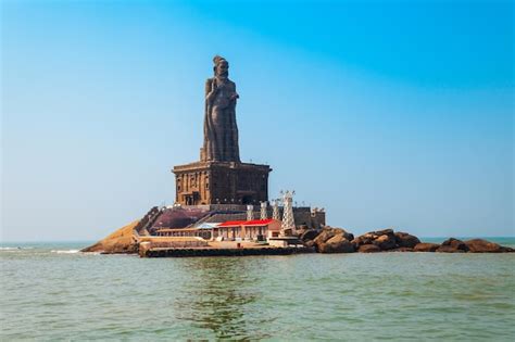 Premium Photo Thiruvalluvar Statue In Kanyakumari India