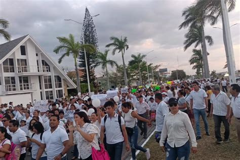 Ciudadanos marchan en apoyo al paro de policías en Campeche EN VIVO