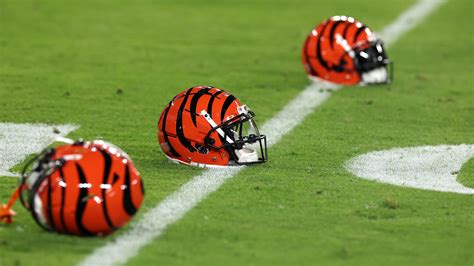 Drone Causes Nfl Game Between Bengals Ravens To Stop Twice