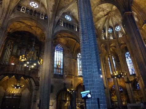 La Cathédrale Sainte Croix De Barcelone Et Son Cloître Gothique And