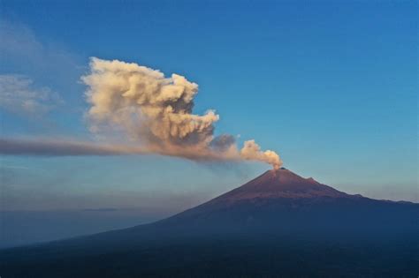 México eleva nivel de alerta por actividad del volcán Popocatépetl