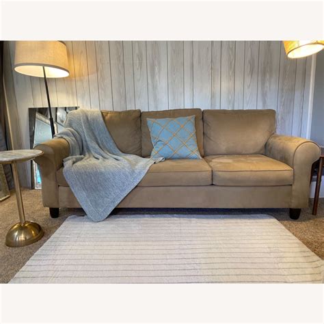 Havertys Sofa With 1 Blue Pillow Aptdeco