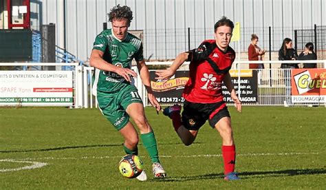 R Le Racing Ploumagoar Tombe Sur De Solides DC Carhaix Foot Amateur Bretagne