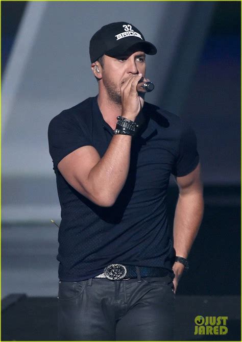 Full Sized Photo Of Luke Bryan Tight Jeans Iheartradio Music Awards