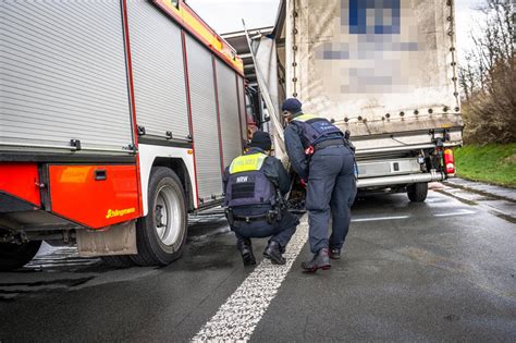 Tote Bei Unf Llen Auf Der A Zwischen Werl Und Soest