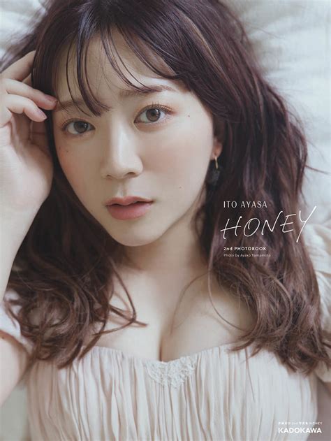 📸 画像：『伊藤彩沙 2nd写真集 Honey』掲載カット（撮影：山本絢子）｜声優・伊藤彩沙[会見レポート]2nd写真集でランジェリー姿に挑戦