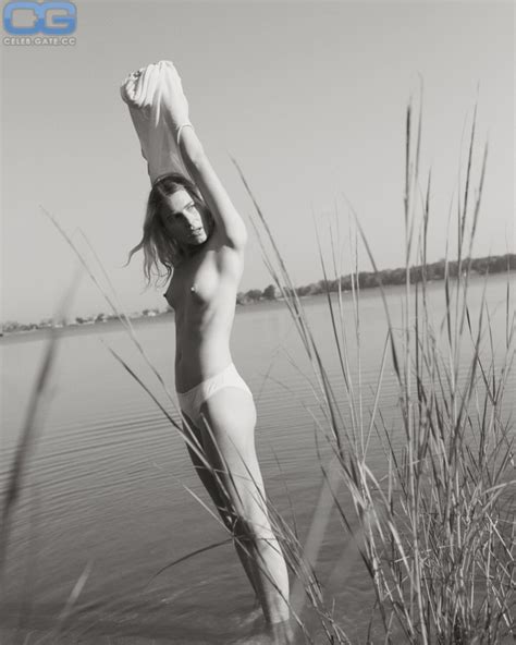 Dree Hemingway Nude Pictures Onlyfans Leaks Playboy Photos Sex Scene Uncensored