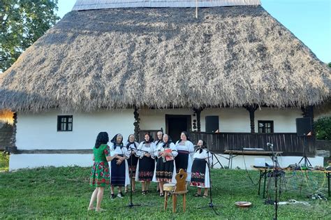 Spectacol Inedit De Muzic Popular Transilvan De Ziua Satului