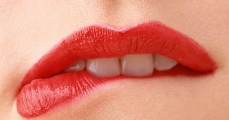 10 Cara Alami Membuat Bibir Merah - KlikCara.com