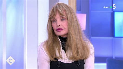 Arielle Dombasle Arielle Dombasle présente ICONICS dans C à Vous