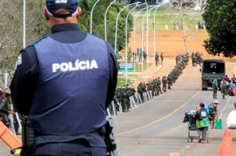 Saldo Do Vandalismo De Bolsonaristas Em Bras Lia Presos No Quartel