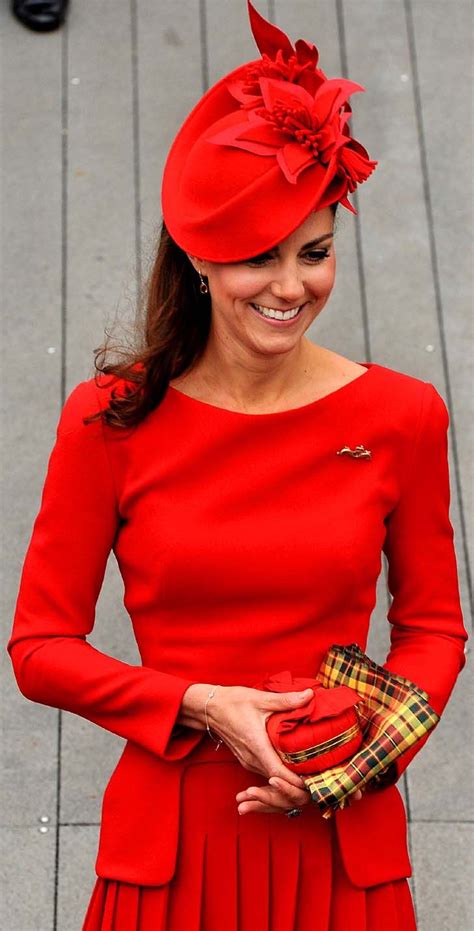 Lady In Red Kate Wows With New Mcqueen Dress Kate Middleton Outfits