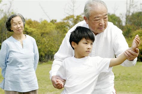 最适合带孩子的5种老人，如有一宝，你家老人是哪一种？