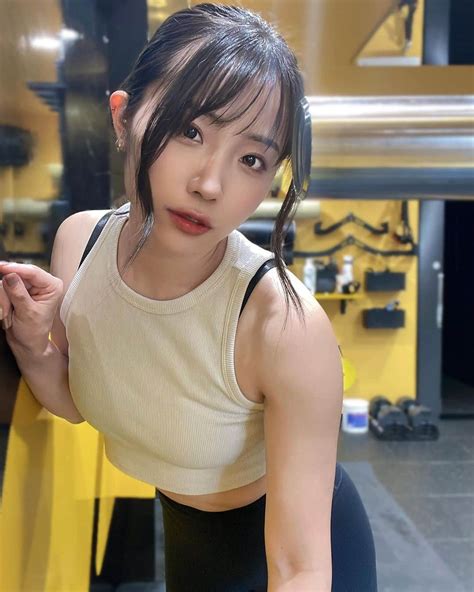 葉山もえみさんのインスタグラム写真 葉山もえみinstagram「いつもパーソナルで利用しているbody R Gym💛 私は黄色のお