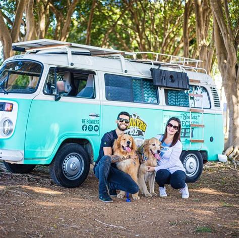 Casal De Guarulhos Deixa A Vida Na Cidade Para Viajar Em Uma Kombi