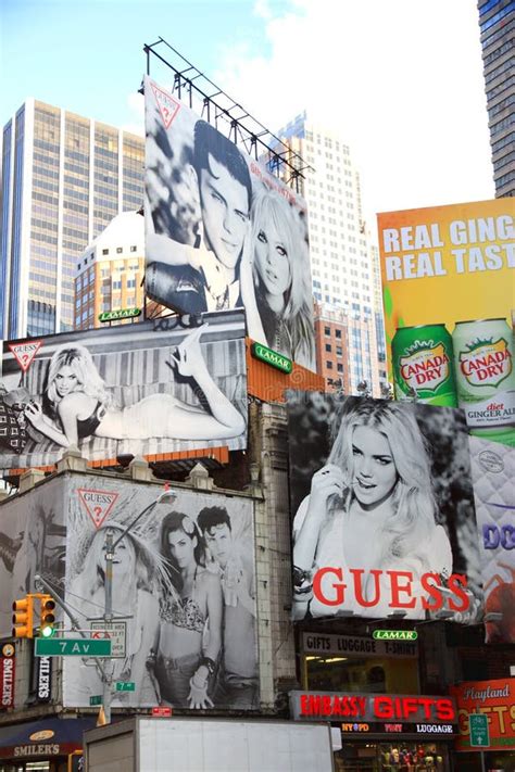 Tabelloni Per Le Affissioni Del Times Square Fotografia Editoriale