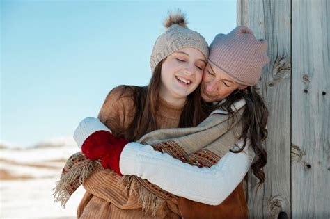 Familie Hat Spa Im Winter Kostenlose Foto